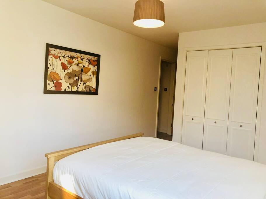 Modern Spacious Retreat Full Fibre Wi-Fi & Free Parking Edinburgh Exterior photo