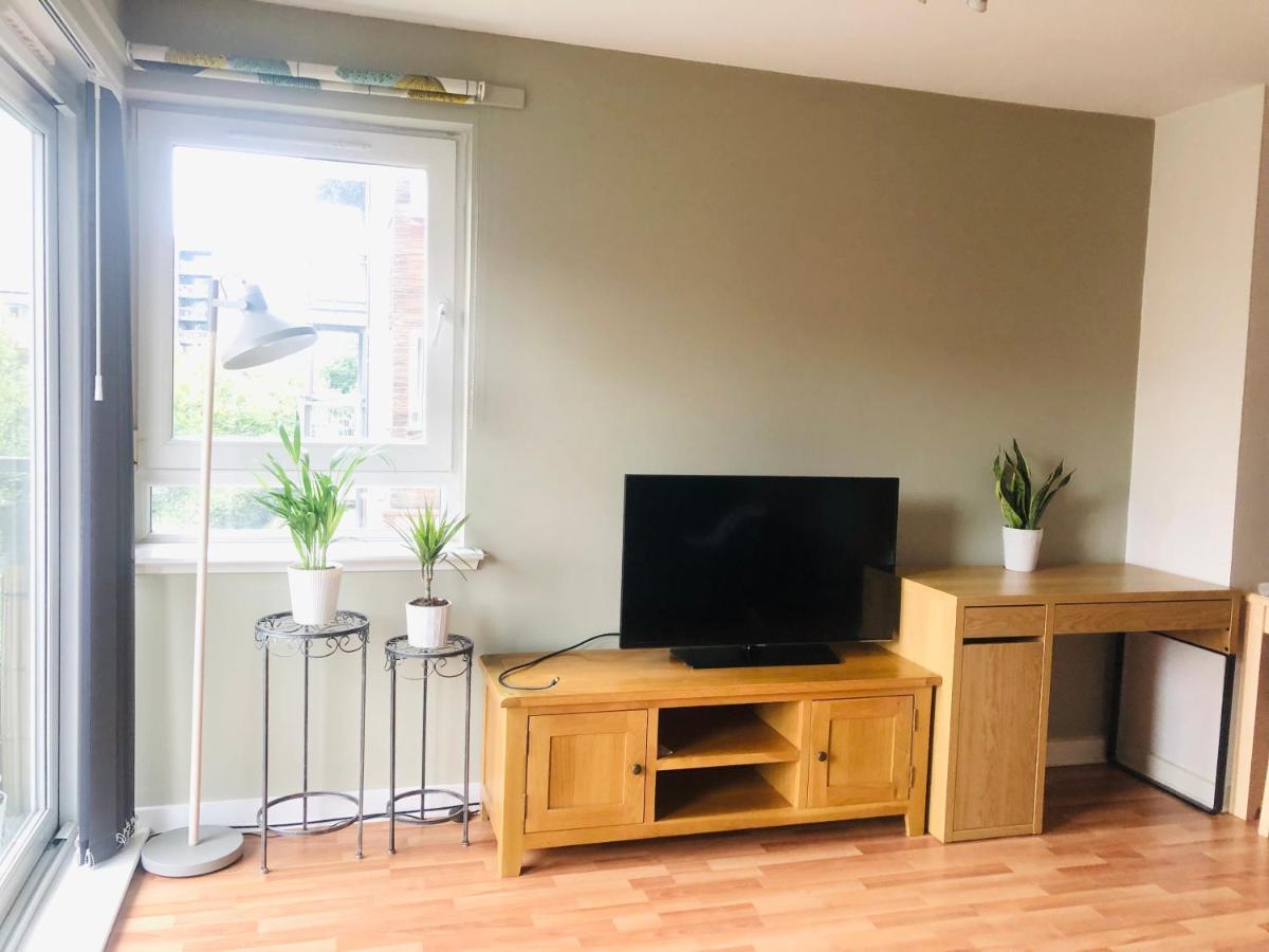 Modern Spacious Retreat Full Fibre Wi-Fi & Free Parking Edinburgh Exterior photo
