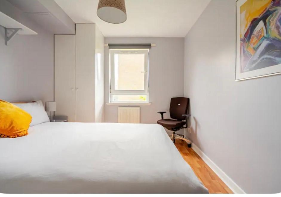 Modern Spacious Retreat Full Fibre Wi-Fi & Free Parking Edinburgh Exterior photo
